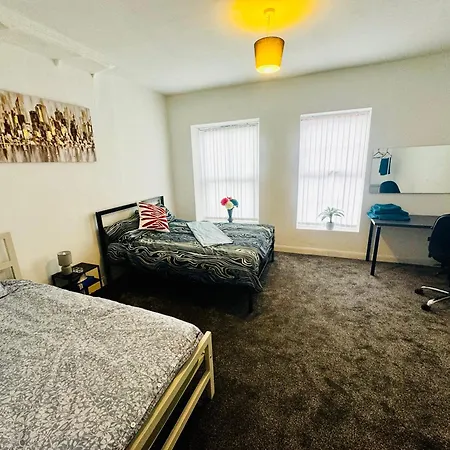 King Size Rooms In 4 Bedroom House Walkley Exterior photo