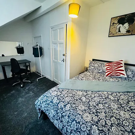 King Size Rooms In 4 Bedroom House Walkley Exterior photo
