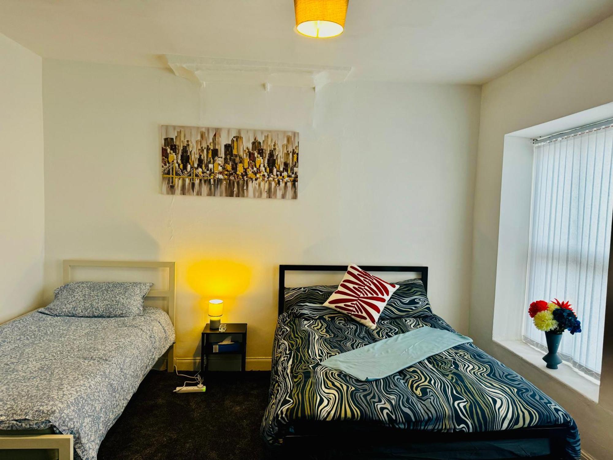 King Size In 4 Bedroom House Homestay *