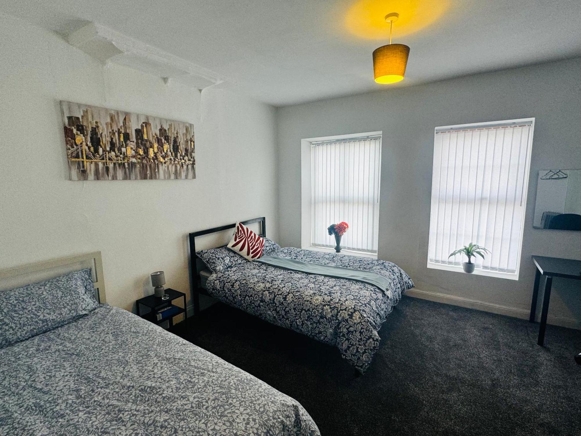 King Size In 4 Bedroom House Homestay