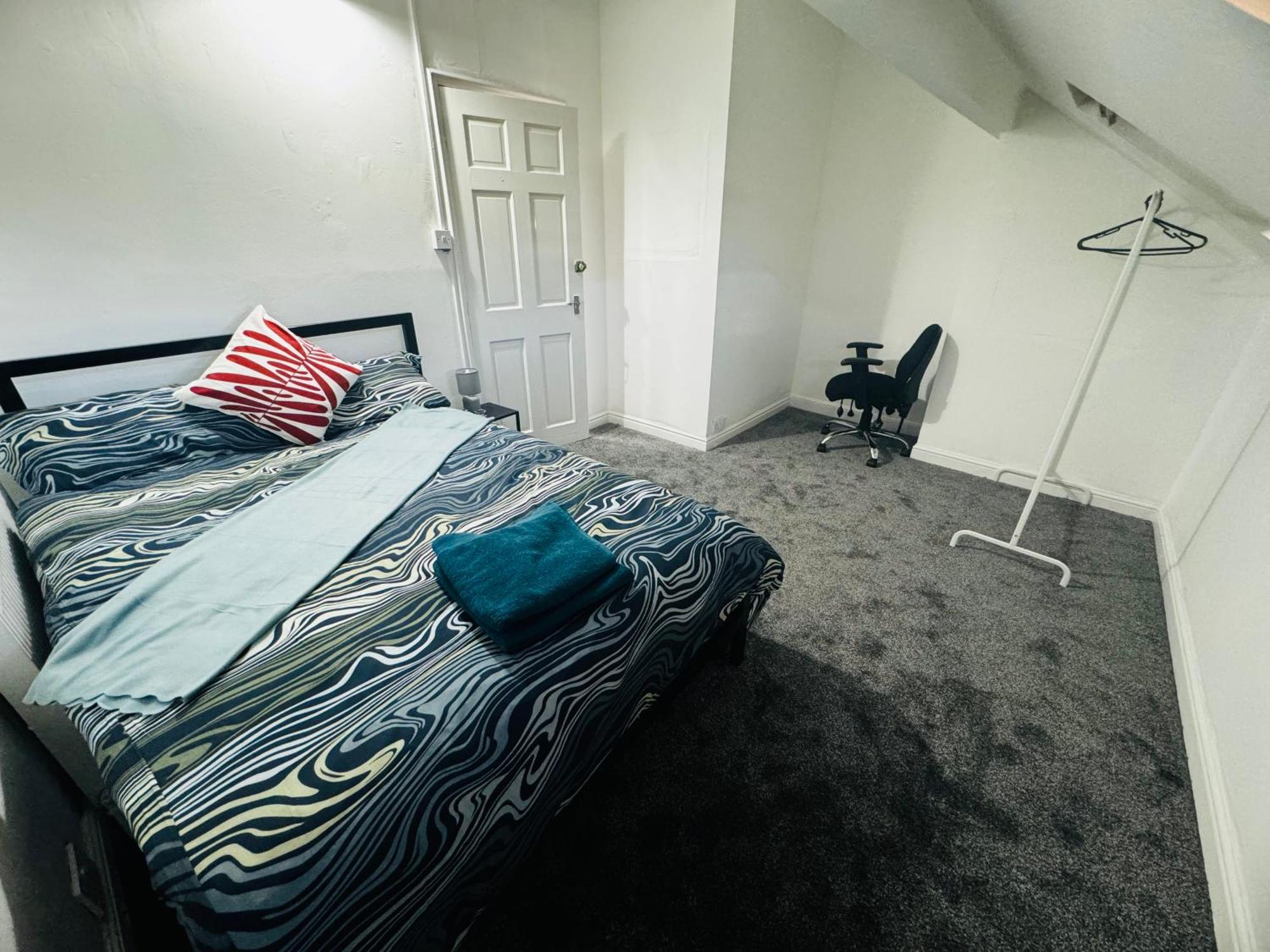 King Size In 4 Bedroom House Homestay