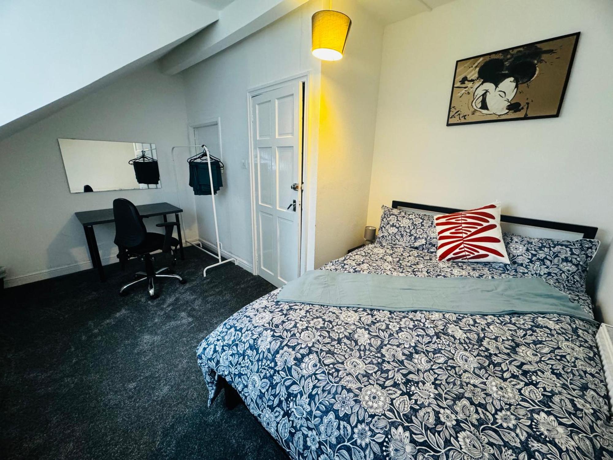 King Size In 4 Bedroom House * Walkley