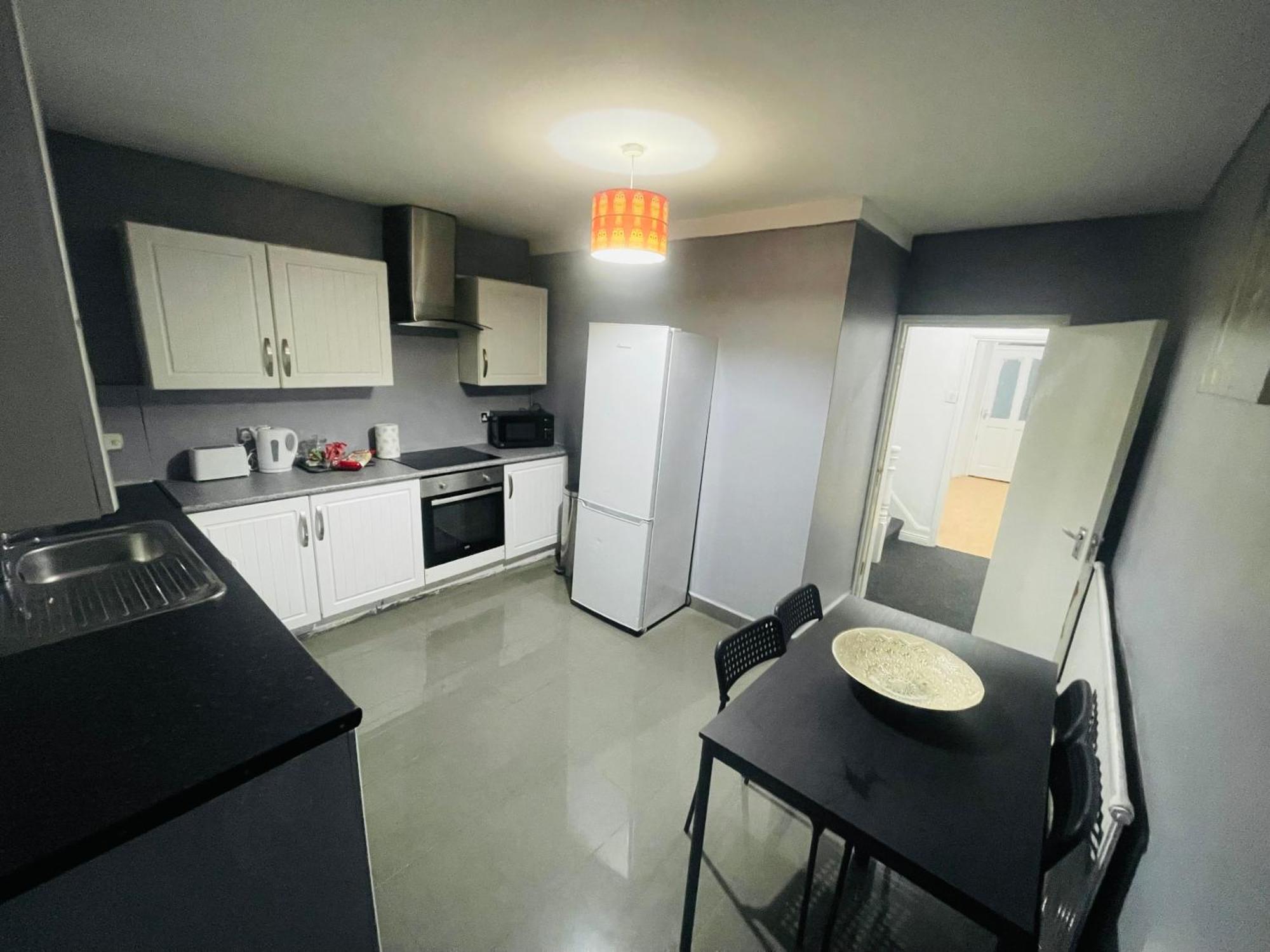 Homestay King Size In 4 Bedroom House
